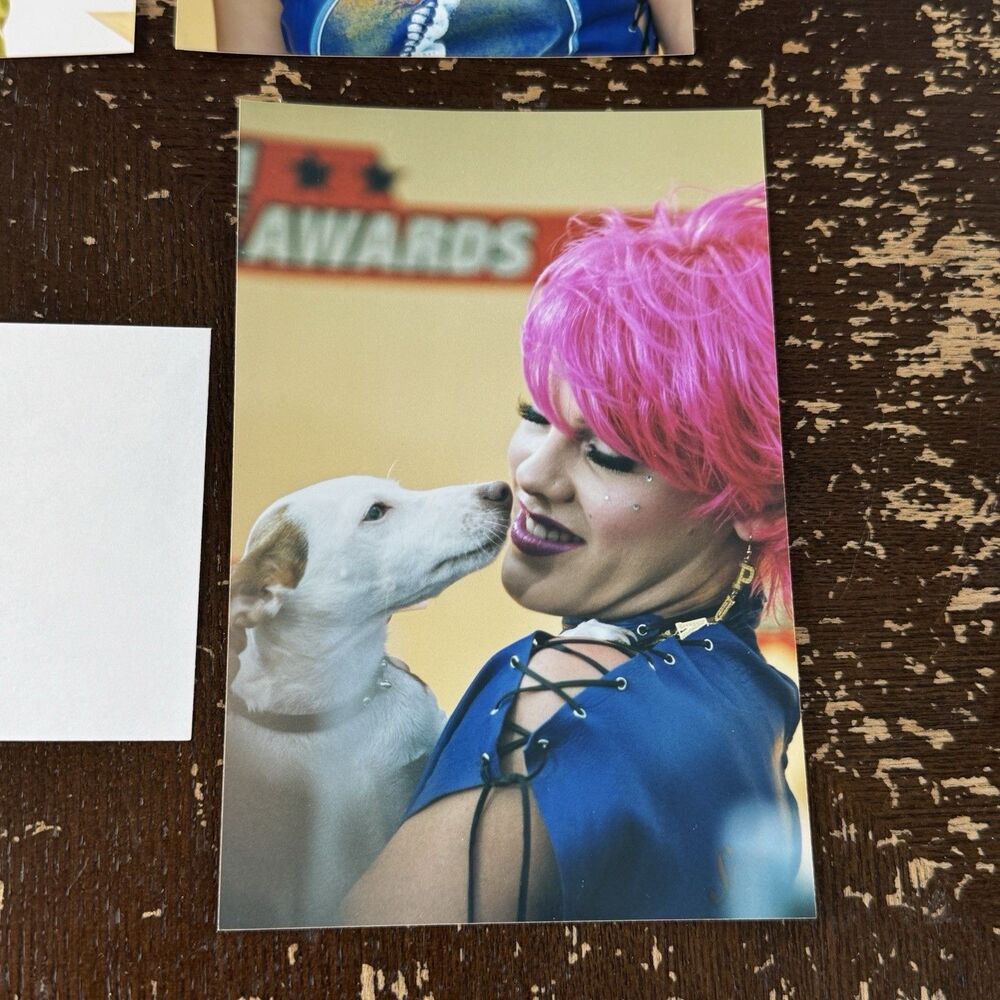 PINK Autographed Card Signed + 5 4x6 Photos 2001 MTV Movie Awards Singer Actress - Picture 6 of 7